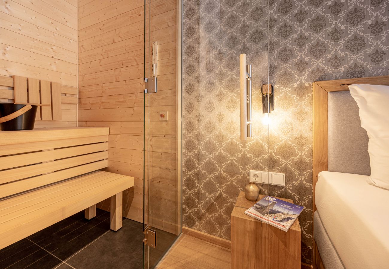 GRIMMINGlofts Top 7 - sauna bedroom